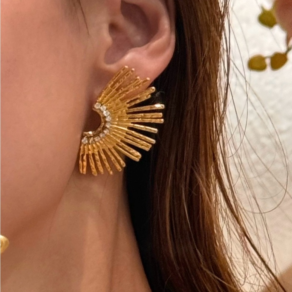 Stay Gold Baby - St. Tropez Fan Gold Plated Stainless Steel Earrings